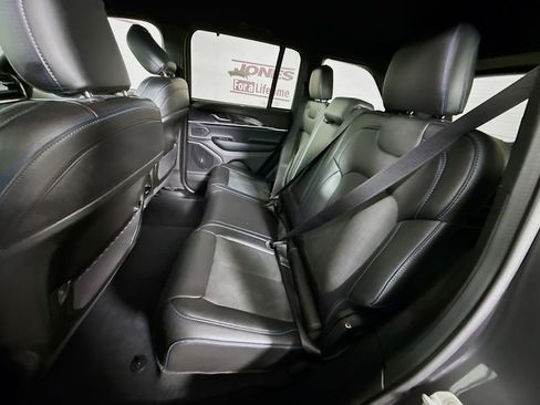 Used 2024 Jeep Grand Cherokee Trailhawk w/ Luxury Tech Group III AWD/4WD image 28