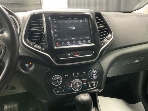 Used 2020 Jeep Cherokee Limited image 24