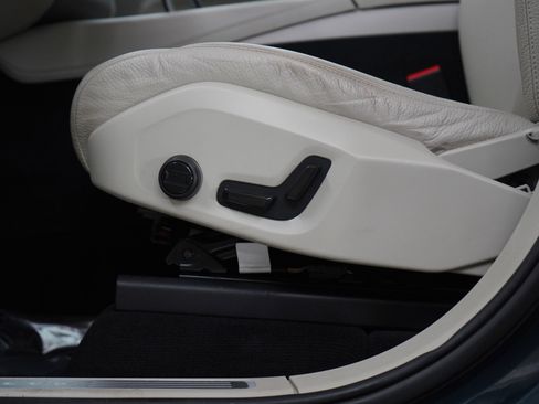 Used 2023 Volvo XC90 B6 Plus image 23