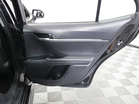 Used 2018 Toyota Camry SE FWD image 21