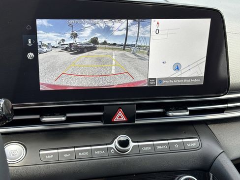 Certified 2025 Hyundai Elantra Limited FWD image 24