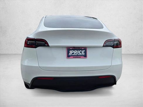 Used 2022 Tesla Model Y Long Range image 7