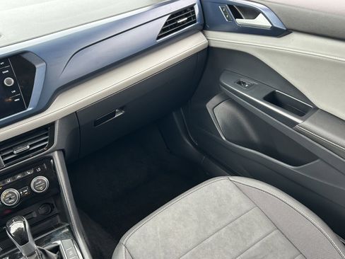 Used 2024 Volkswagen Taos SE image 18