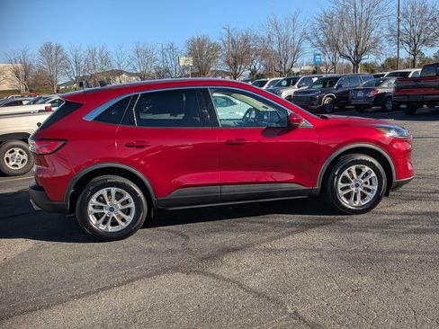 Used 2020 Ford Escape SE image 10