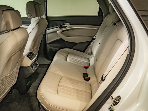 Used 2021 Audi e-tron Premium w/ Convenience Plus Package image 37