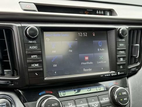 Used 2018 Toyota RAV4 XLE FWD image 15