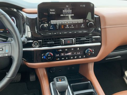 Used 2024 Nissan Pathfinder Platinum FWD image 8