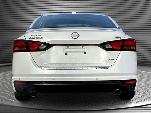 Used 2023 Nissan Altima 2.5 SR w/ SR Premium Package image 5