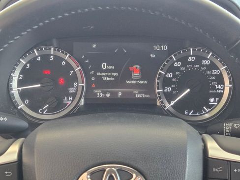 Used 2023 Toyota Highlander LE image 19