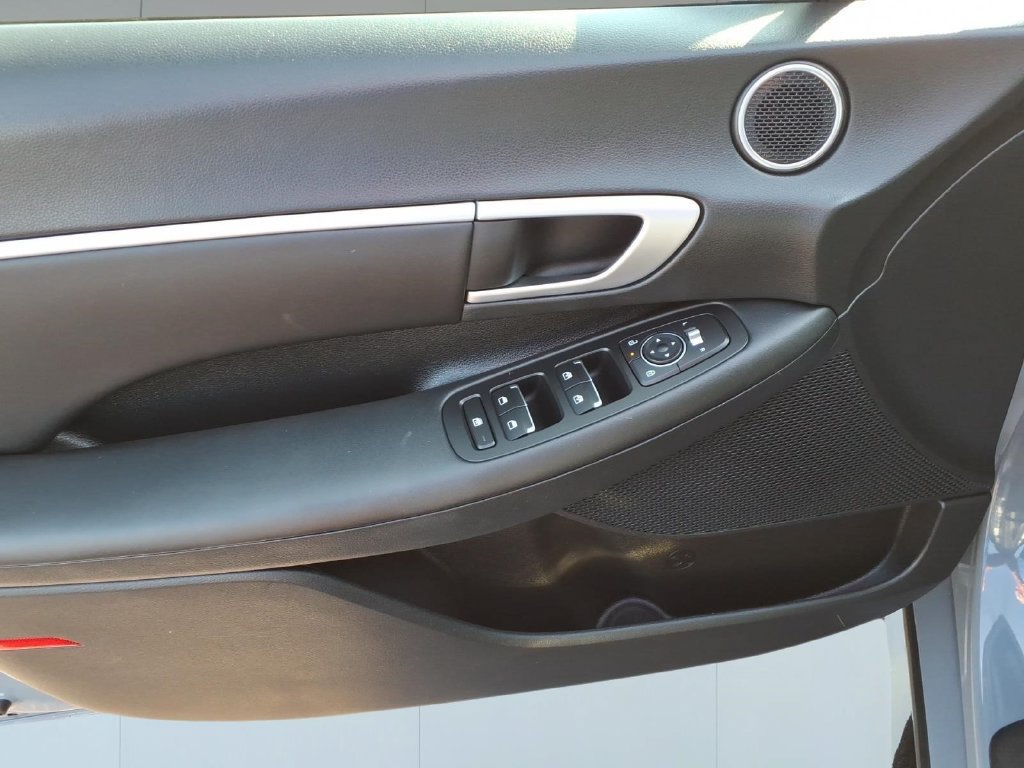 Used 2025 Hyundai Sonata SEL FWD image 14