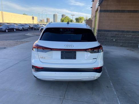 Used 2022 Audi Q4 e-tron Premium Plus image 4