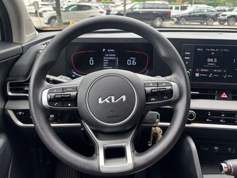 Used 2025 Kia Sportage LX FWD image 34