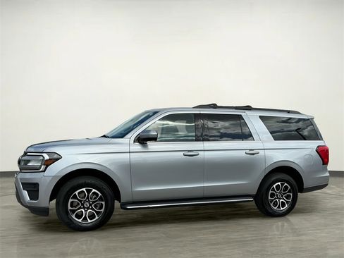Certified 2023 Ford Expedition Max XLT image 2