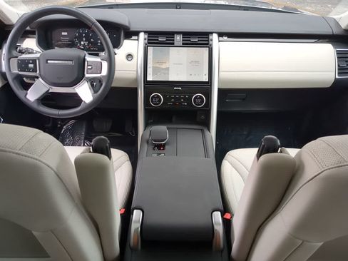 Used 2025 Land Rover Discovery S AWD/4WD image 14