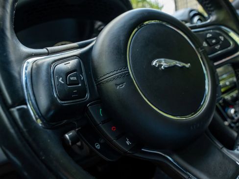 Used 2019 Jaguar XJ L Supercharged RWD image 25