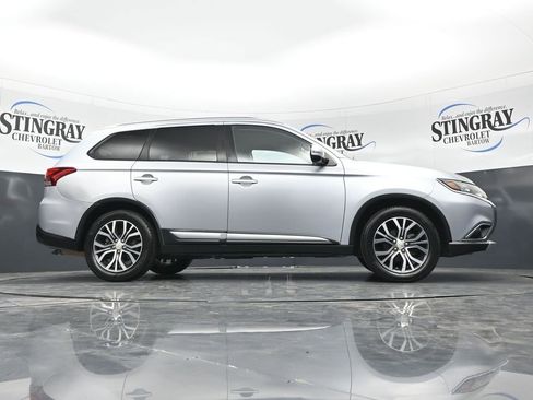 Used 2017 Mitsubishi Outlander ES FWD image 36