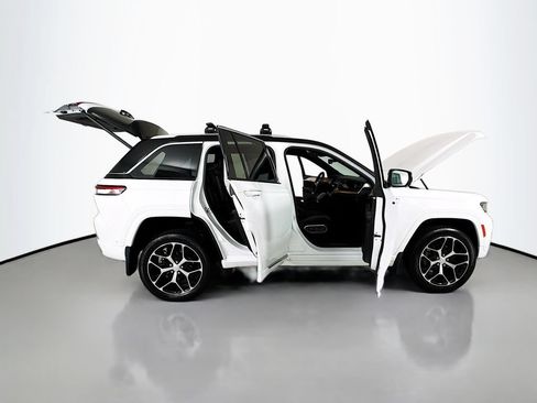 Used 2022 Jeep Grand Cherokee Summit AWD/4WD image 30