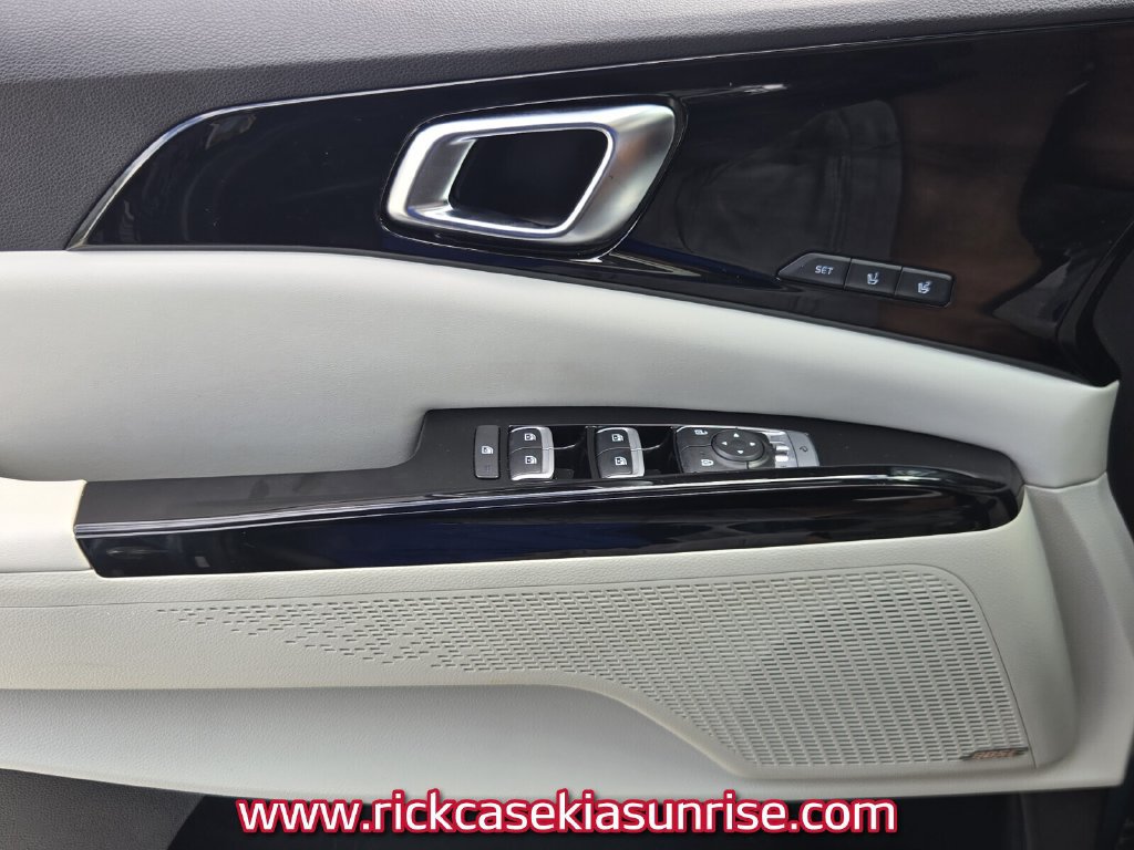 Used 2023 Kia Carnival SX Prestige FWD image 33