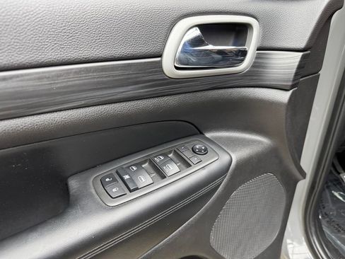 Used 2021 Jeep Grand Cherokee Laredo X AWD/4WD image 10