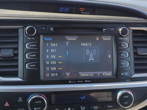 Used 2017 Toyota Highlander XLE image 8