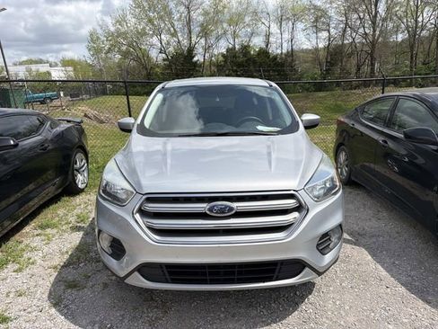 Used 2017 Ford Escape SE image 2