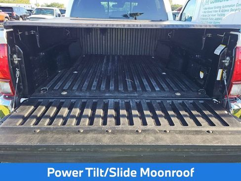 Used 2019 Toyota Tacoma TRD Off-Road AWD/4WD image 13