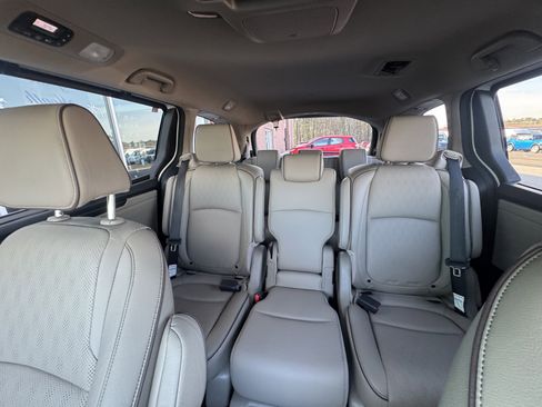 Used 2023 Honda Odyssey Elite image 10