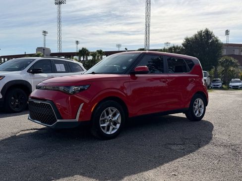 Used 2024 Kia Soul LX w/ Option Group 015 FWD image 9