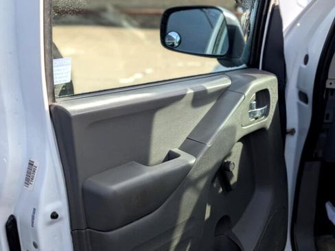 Used 2016 Nissan Frontier S image 5