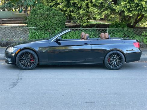 Used 2013 BMW 335i Convertible image 4
