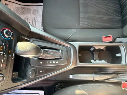 Used 2018 Ford Focus SE w/ Cold Weather Package FWD image 19