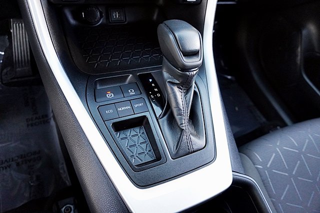 Used 2024 Toyota RAV4 XLE FWD image 35
