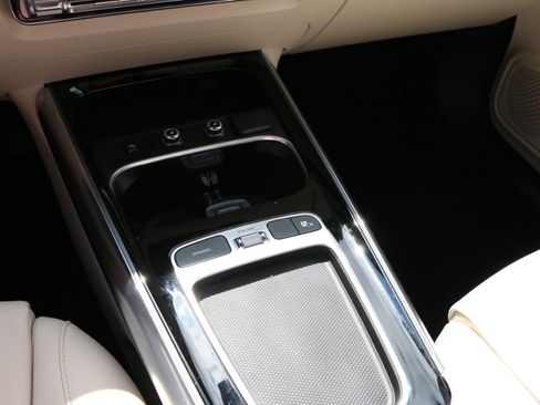 Used 2025 Mercedes-Benz GLA 250 4MATIC image 25
