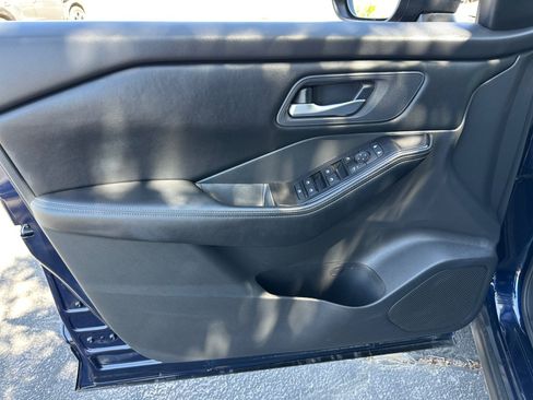 Used 2025 Nissan Rogue SV FWD image 13