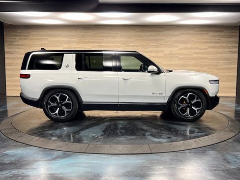 Used 2023 Rivian R1S Adventure image 9