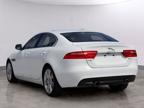Used 2019 Jaguar XE Premium RWD image 5