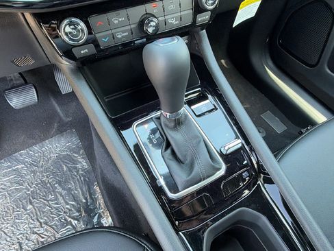 New 2026 Jeep Compass Latitude AWD/4WD image 25