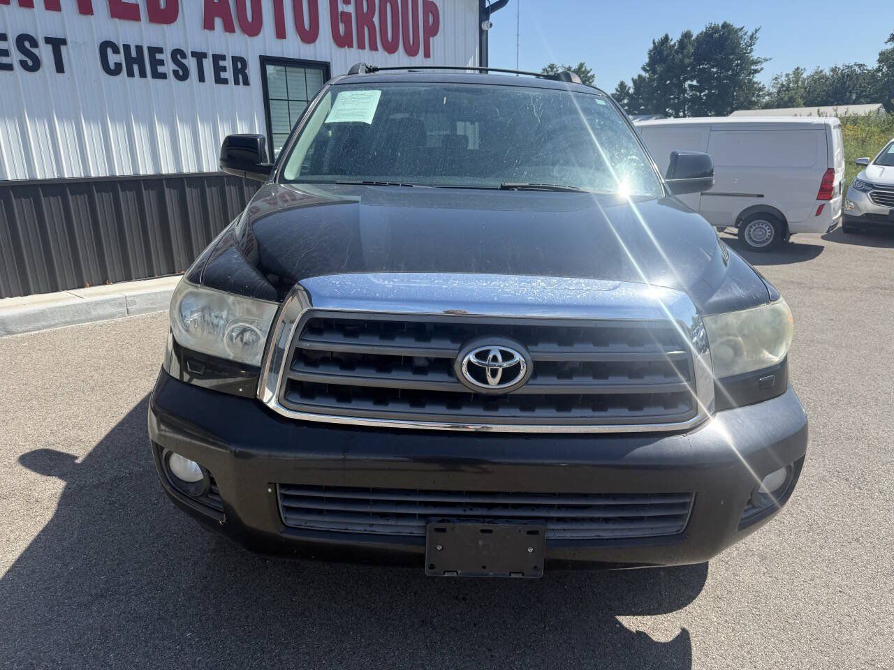 Used 2017 Toyota Sequoia SR5 RWD image 3