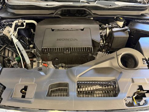 Used 2025 Honda Pilot Touring image 14
