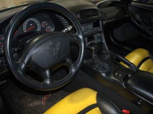 Used 1998 Chevrolet Corvette Convertible w/ Memory Pkg image 38