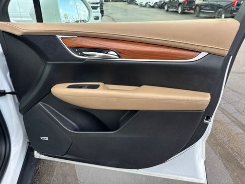 Used 2017 Cadillac XT5 Platinum AWD/4WD image 28
