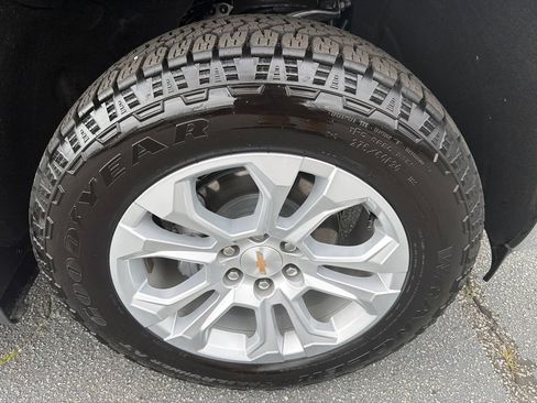 Used 2025 Chevrolet Silverado 1500 LTZ AWD/4WD image 12