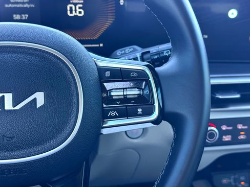 Used 2025 Kia Sorento S image 23