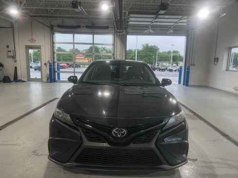 Used 2022 Toyota Camry SE w/ Audio Upgrade Package FWD image 4
