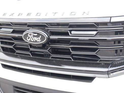 New 2026 Ford Expedition Platinum AWD/4WD image 2