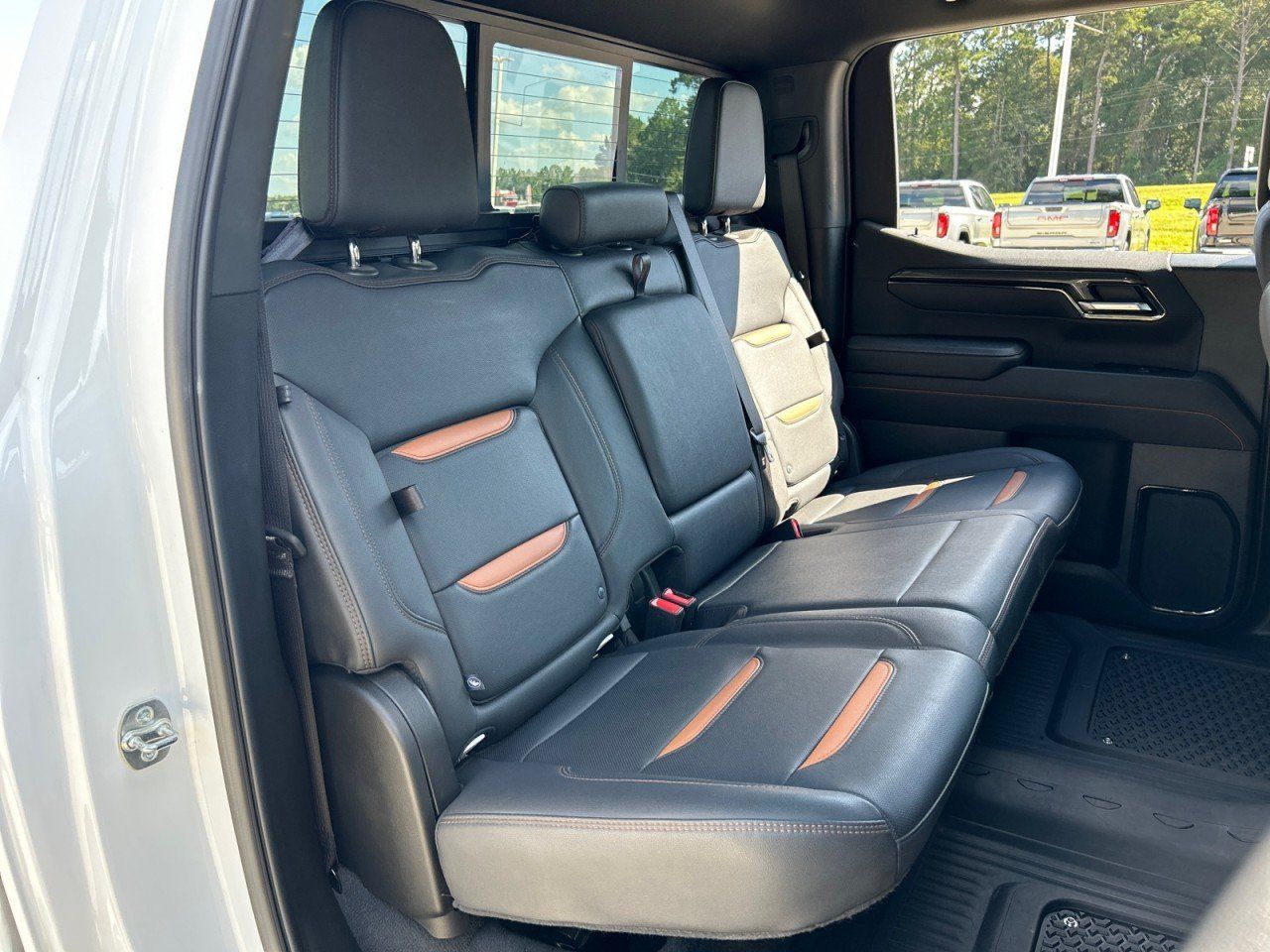 Used 2025 GMC Sierra 1500 AT4 w/ AT4 Premium Package AWD/4WD image 21