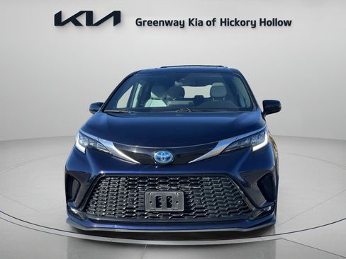 Used 2023 Toyota Sienna XSE image 2