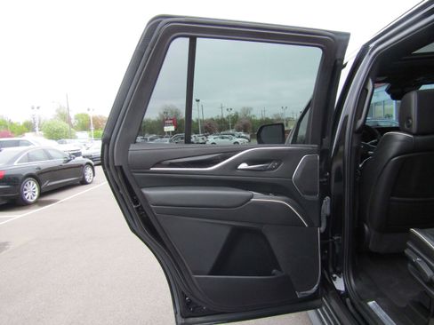 Used 2023 Cadillac Escalade Sport AWD/4WD image 15