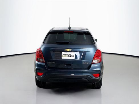 Used 2022 Chevrolet Trax LS w/ Tint and Cruise Package image 8