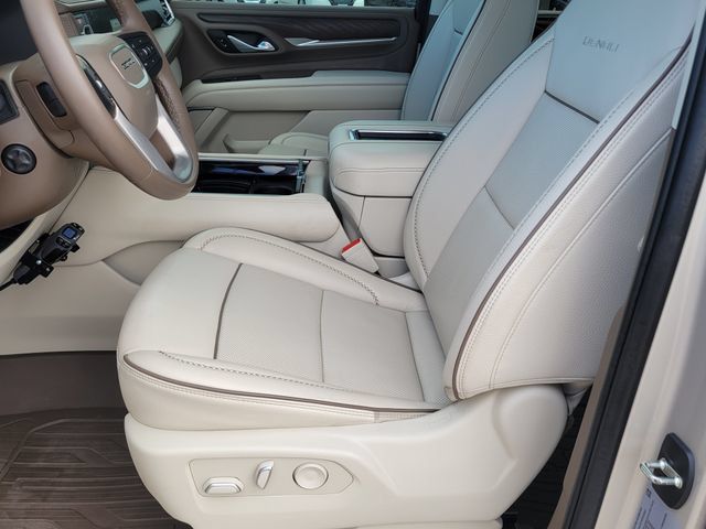 Used 2023 GMC Yukon XL Denali AWD/4WD image 6